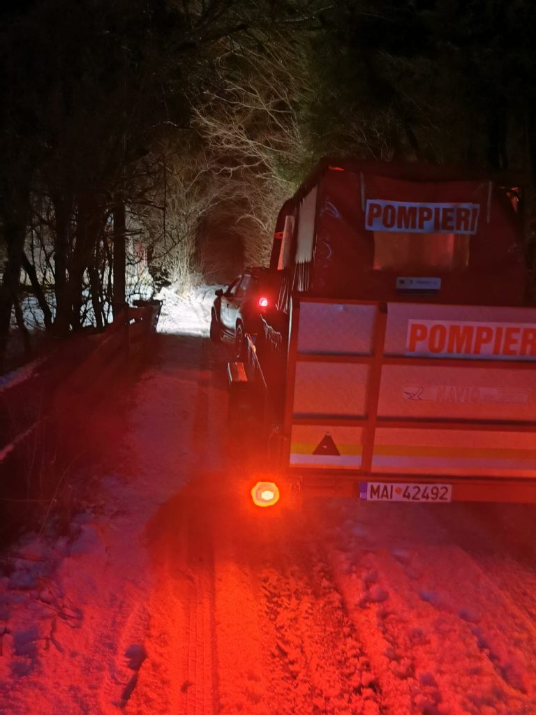 FOTO VIDEO: Intervenție DIFICILĂ la Sohodol a pompierilor din Câmpeni: O femeie însărcinată are nevoie de asistență medicală
