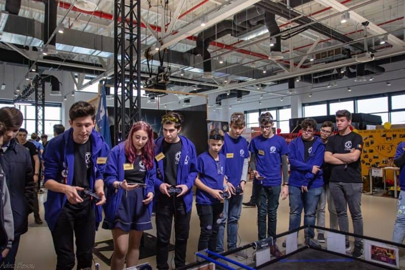 FOTO: Echipa RO-001 XEO a Colegiului HCC din Alba Iulia s-a calificat la etapa națională a concursului de robotică