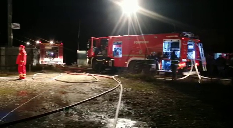 Incendiu în Alba Iulia: Bucătăria de vară a unei gospodării din cartierul Bărăbanț a luat foc