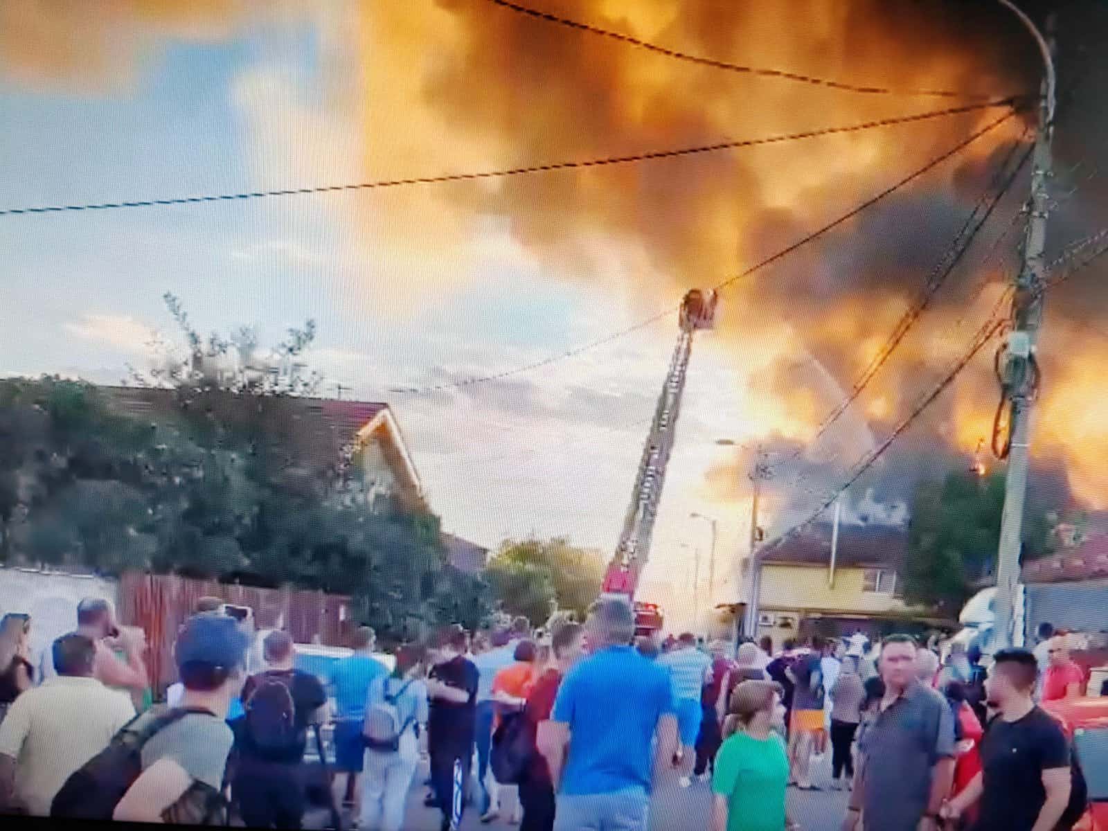 Video Imagini De La Incendiul De Pe Luncii Intervin Zeci De Pompieri