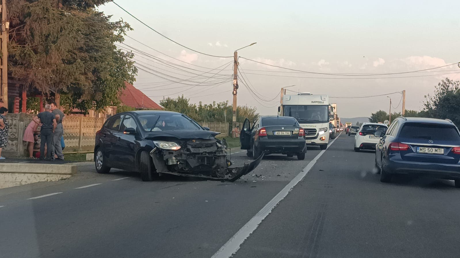 VIDEO FOTO Accident în Luna Un șofer din Alba depășire riscantă A