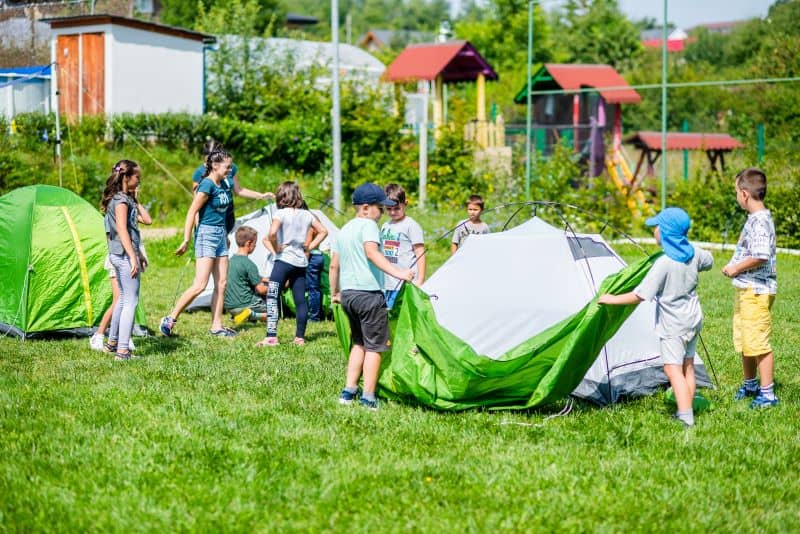 companion Mistake Rudely Tabără pentru copii la Sălicea. Cei mici dorm în cort, înalță zmee și  construiesc castele de nisip - Cluj24.ro