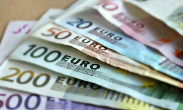 Cursul euro a scăzut