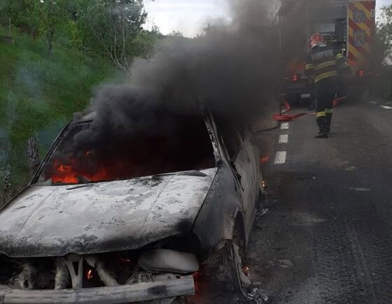 Mașină arsă la Sânmărtin în Cluj