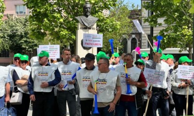 Protest al funcțîionarilor publici la Prefectura Cluj