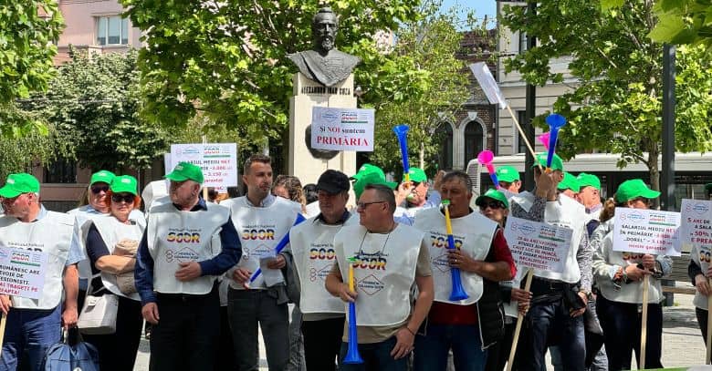 Protest al funcțîionarilor publici la Prefectura Cluj