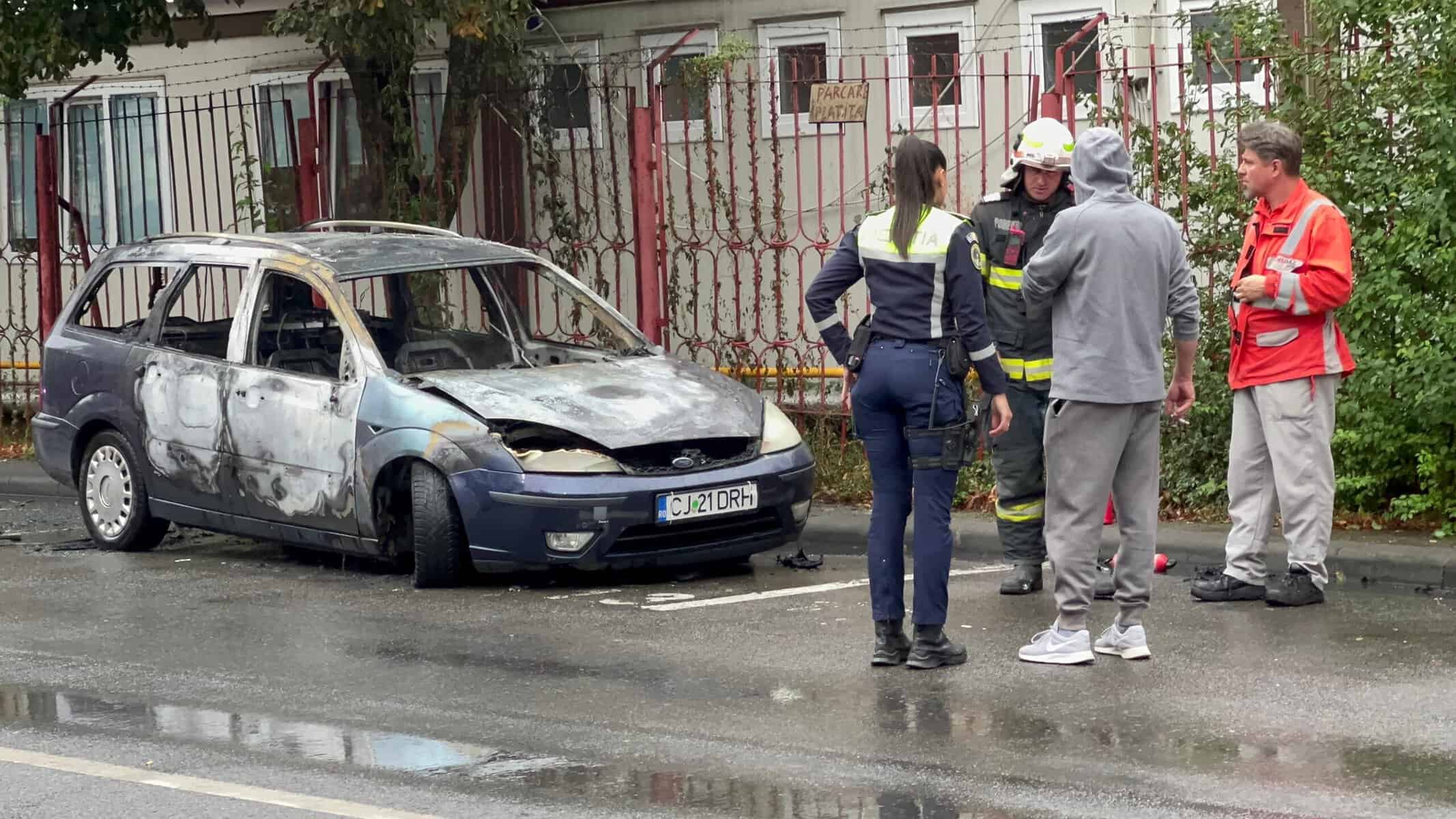 Mașină arsă la Cluj-Napoca